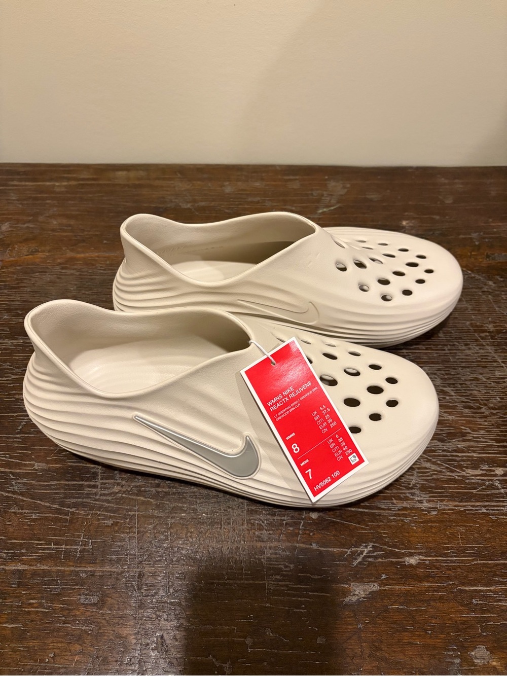 Nike Kids Water Clog in Cream with Silver Swoosh